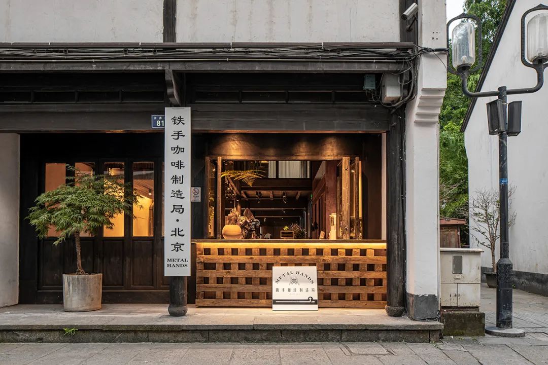 梅州打破传统，让咖啡店的深圳餐饮空间设计中西合璧